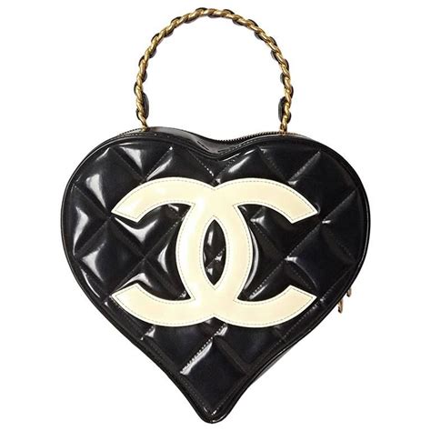 borsa chanel vintage forma di cuore|CHANEL Pre.